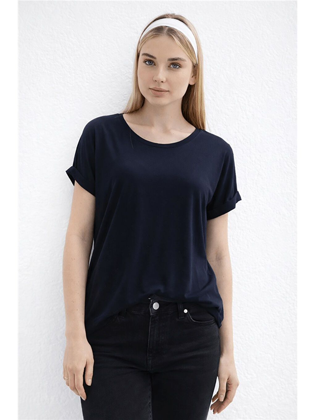 Lacivert Dökümlü Bisiklet Yaka Basic Kadın T Shirt 26Y0194K1-2