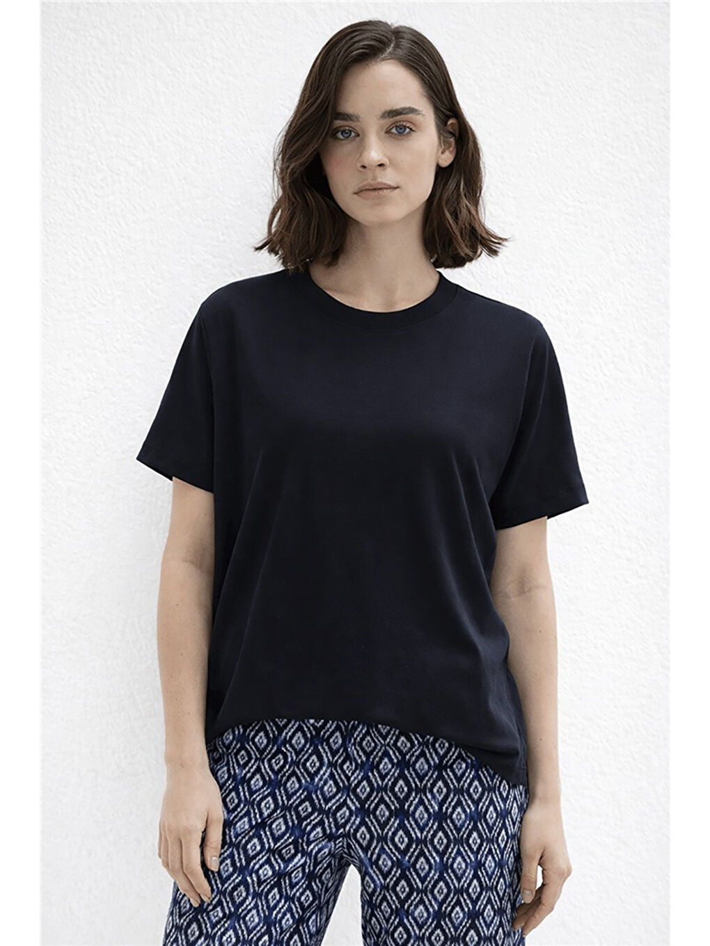 Lacivert Dökümlü Bisiklet Yaka Basic Kadın T Shirt 26Y0194K1-3