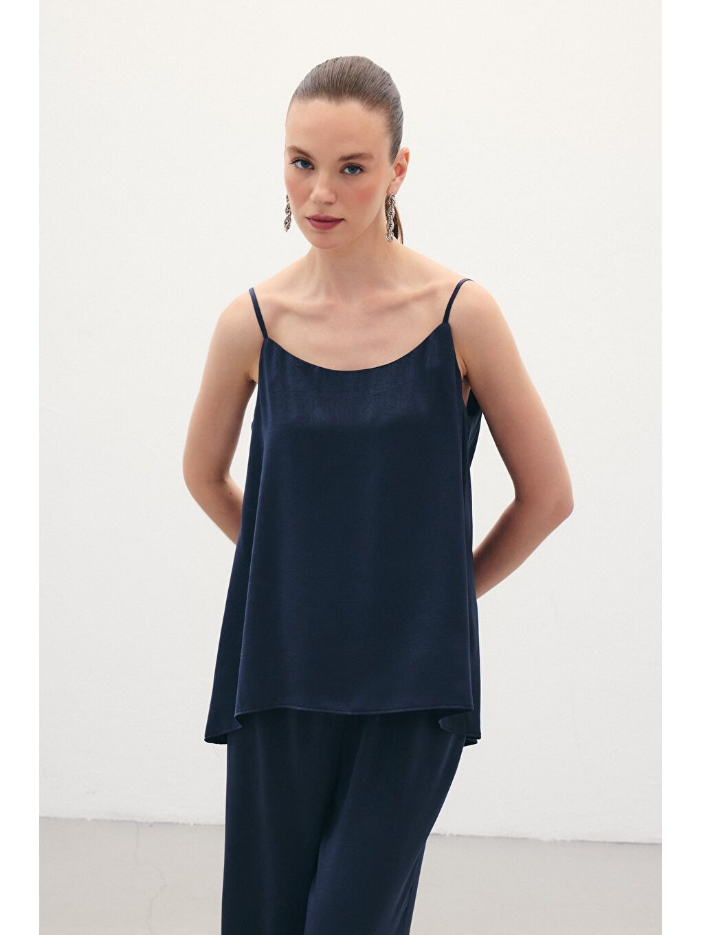 Askılı Saten Bluz - Lacivert-1