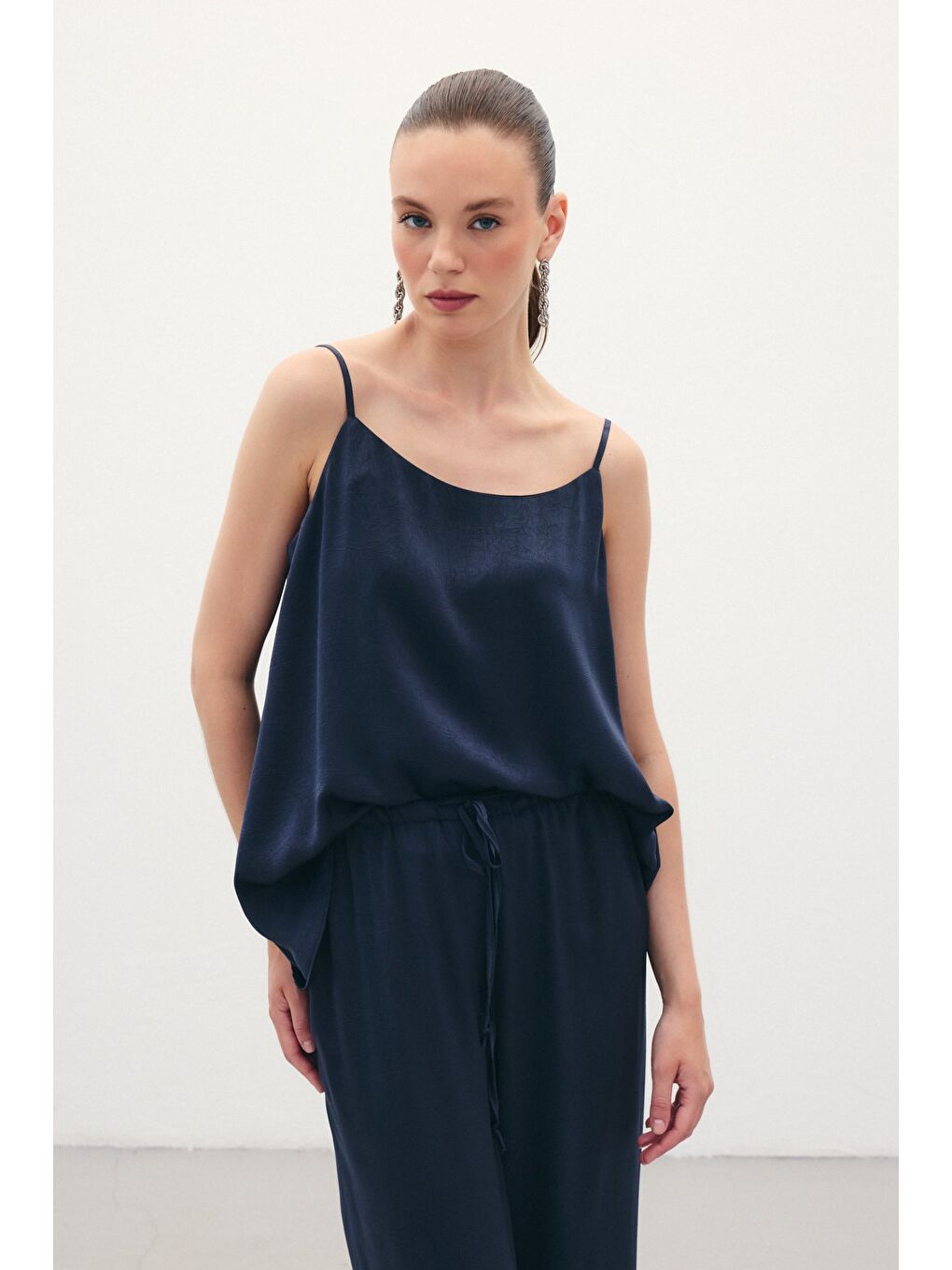 Askılı Saten Bluz - Lacivert-3