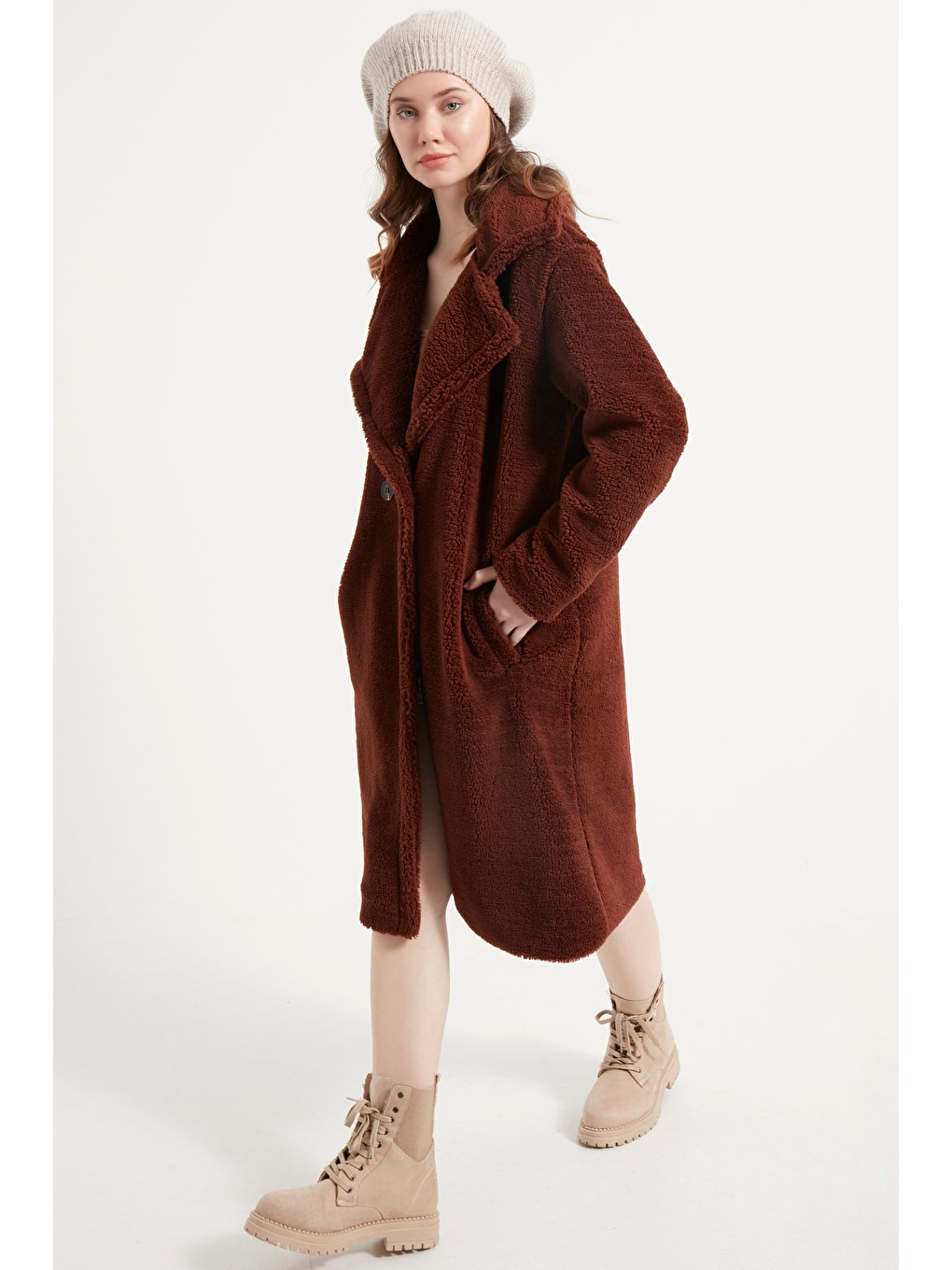 Kahverengi Kadın Uzun Pelüş Kaban