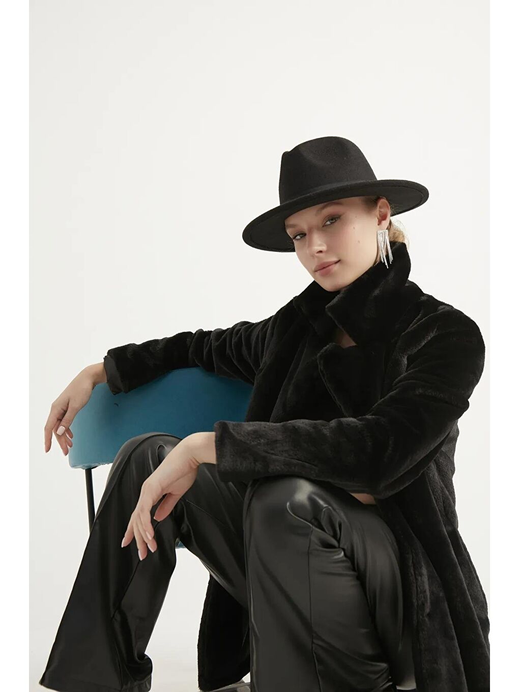 Kadın Siyah Pelüş Mont Kaban