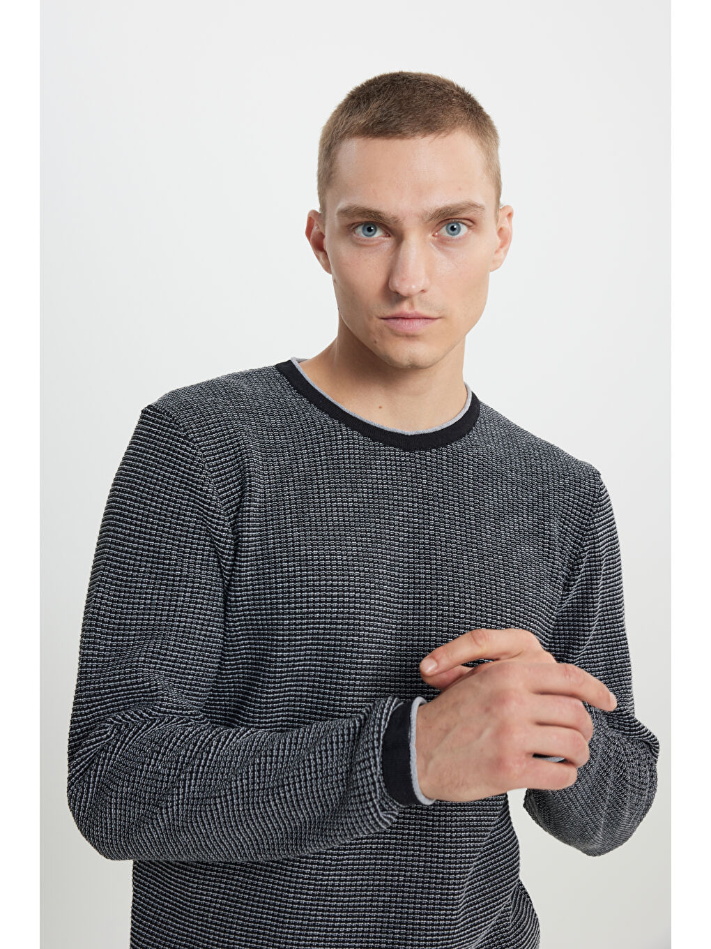 Erkek Siyah-Gri Recycle Standart Fit Normal Kesim Bisiklet Yaka Triko-4