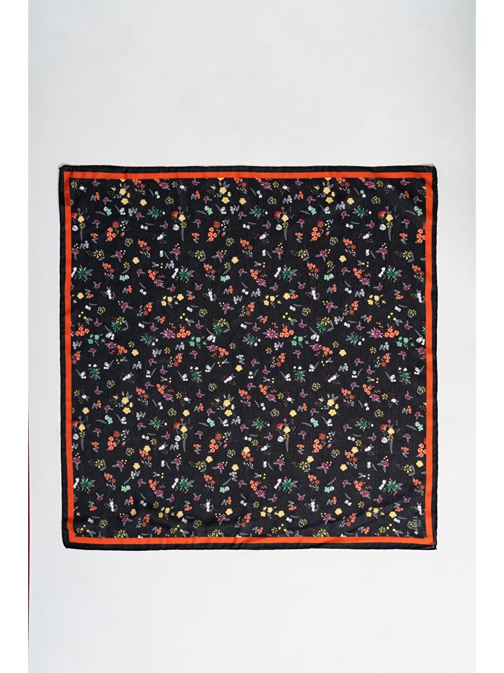 Siyah Kadın Digital Baskılı Çiçek Desen Soft Eşarp-1