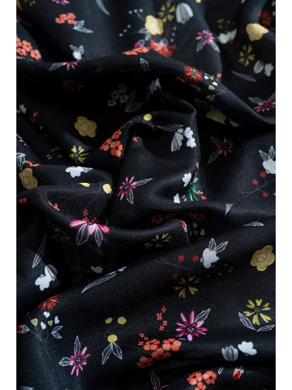 Siyah Kadın Digital Baskılı Çiçek Desen Soft Eşarp-4