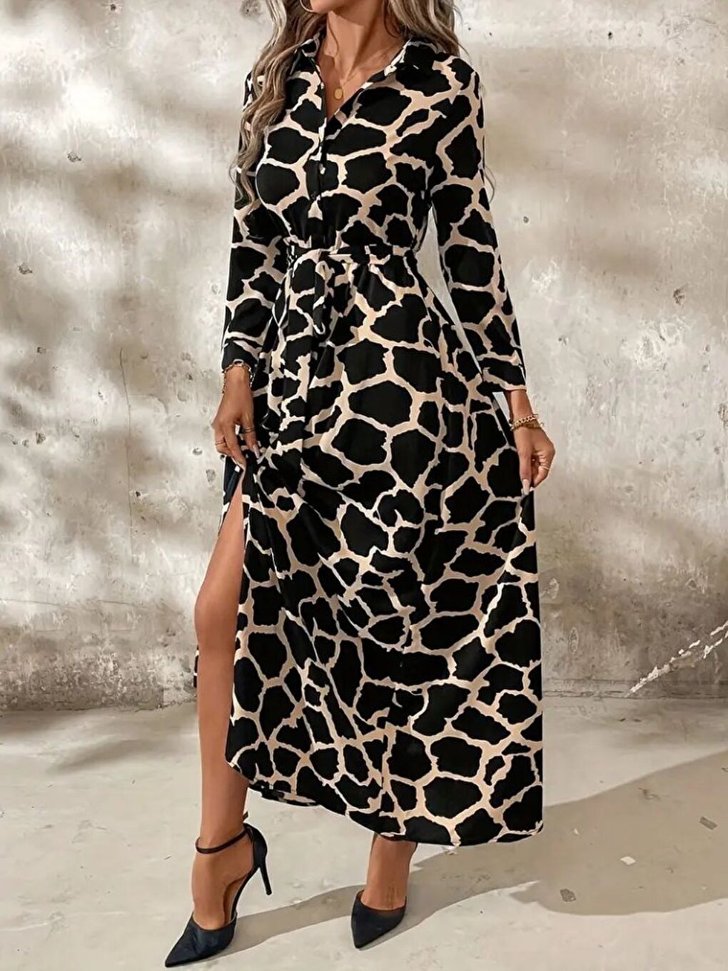 Siyah Kadın Uzun Kollu Yakalı önü Düğmeli Desenli Belden Kuşaklı Uzun Süprem Elbise