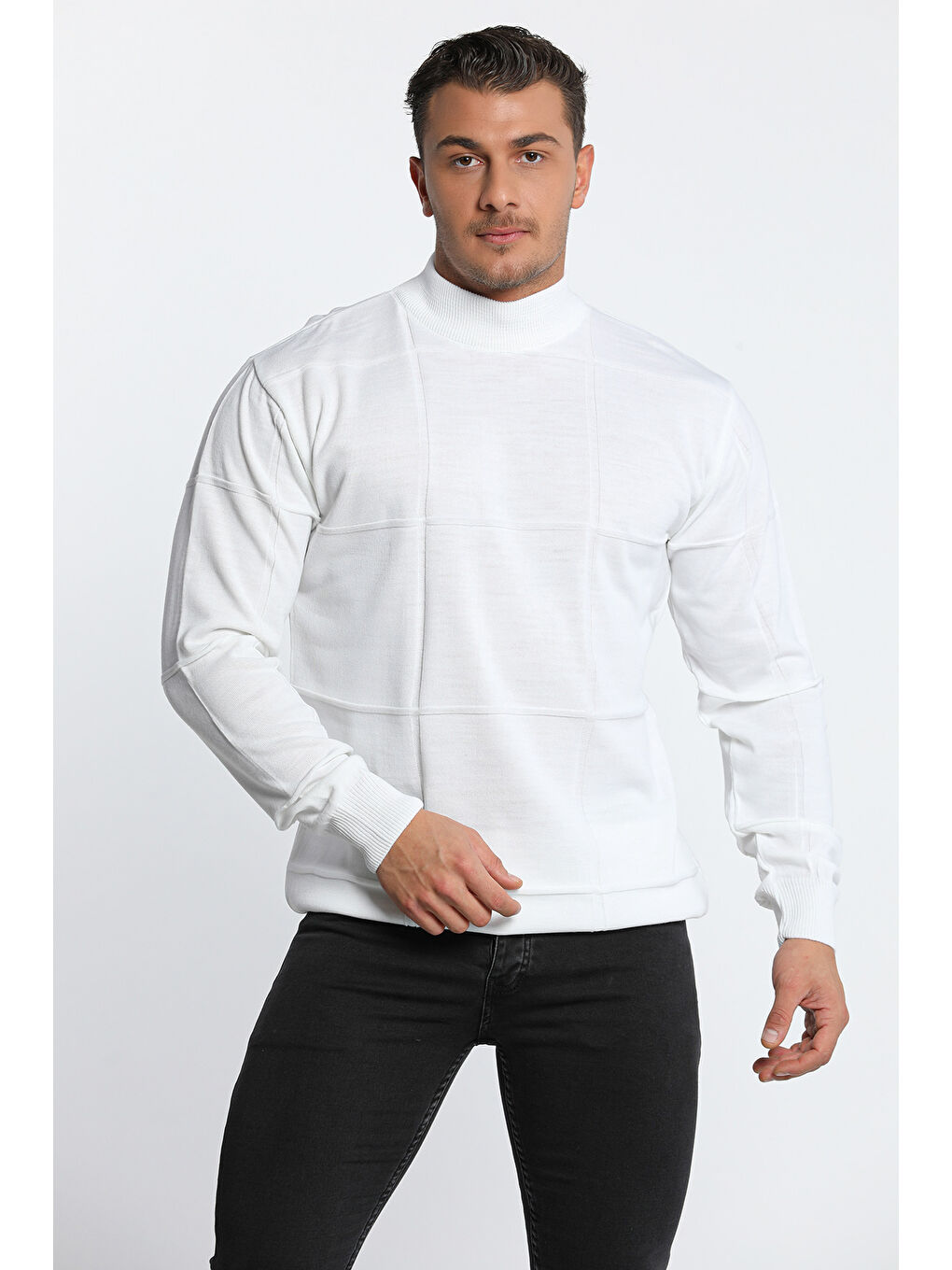 Beyaz Erkek Yarım Balıkçı Yaka Triko Kazak