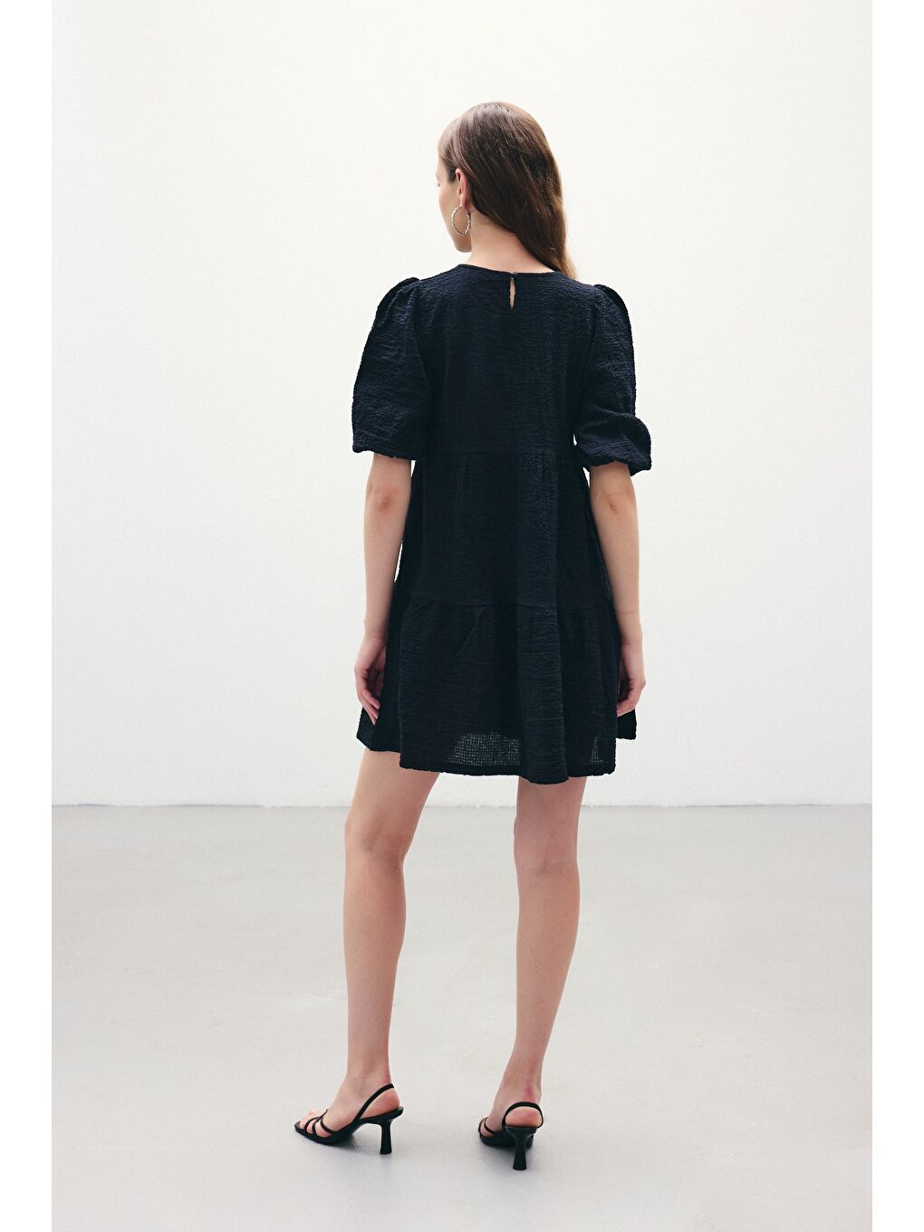 Bisiklet Yaka Balon Kol Geniş Kalıp Gofre Elbise - Siyah-7