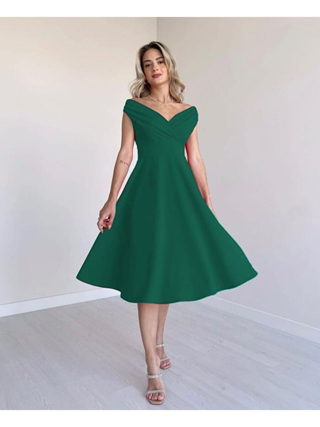 Yeşil Kadın Kısa Kollu Kruvaze Yaka Eteği Volanlı Krep Elbise