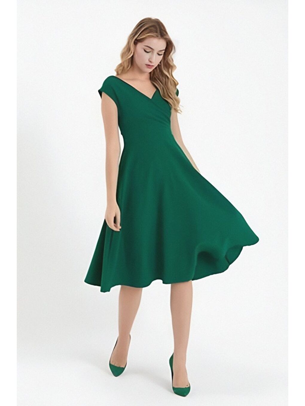 Yeşil Kadın Kısa Kollu Kruvaze Yaka Eteği Volanlı Krep Elbise-1