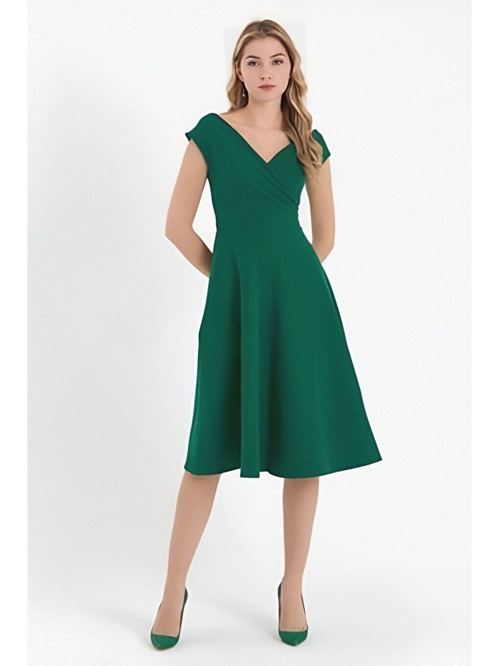 Yeşil Kadın Kısa Kollu Kruvaze Yaka Eteği Volanlı Krep Elbise-3