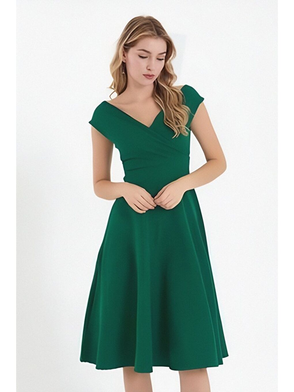 Yeşil Kadın Kısa Kollu Kruvaze Yaka Eteği Volanlı Krep Elbise-4