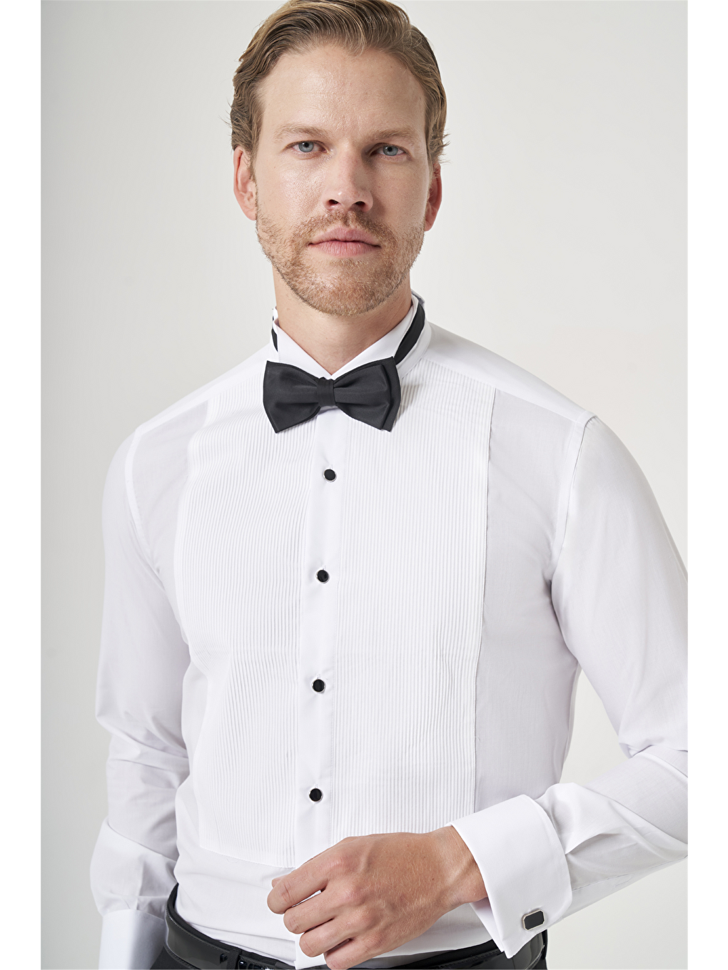 Beyaz Ata Yaka Uzun Kol Cepsiz Slim Fit Pamuklu Damatlık Gömlek 1004260200-3
