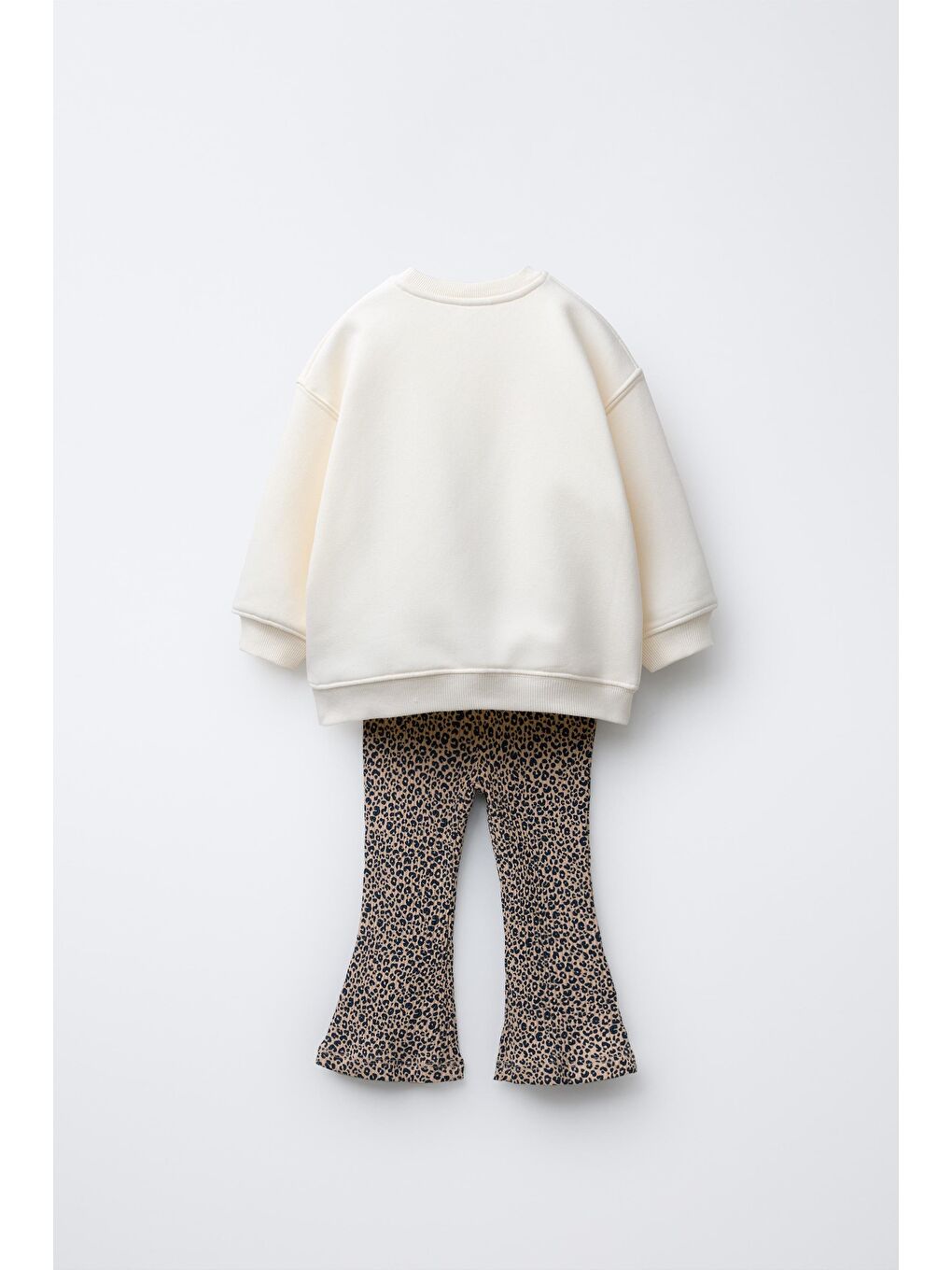 Karışık Kız Çocuk Pamuklu Ekru Kalp Aplikeli Sweatshirt Ve Leopar Desenli Flare Tayt Takım-1