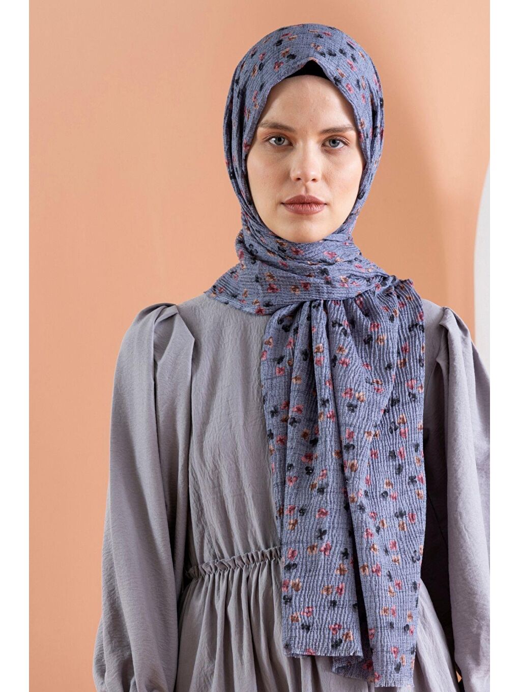 Gri Kadın Çiçek Desenli Kırışmaz Bürümcük Şal 190*80 Cm