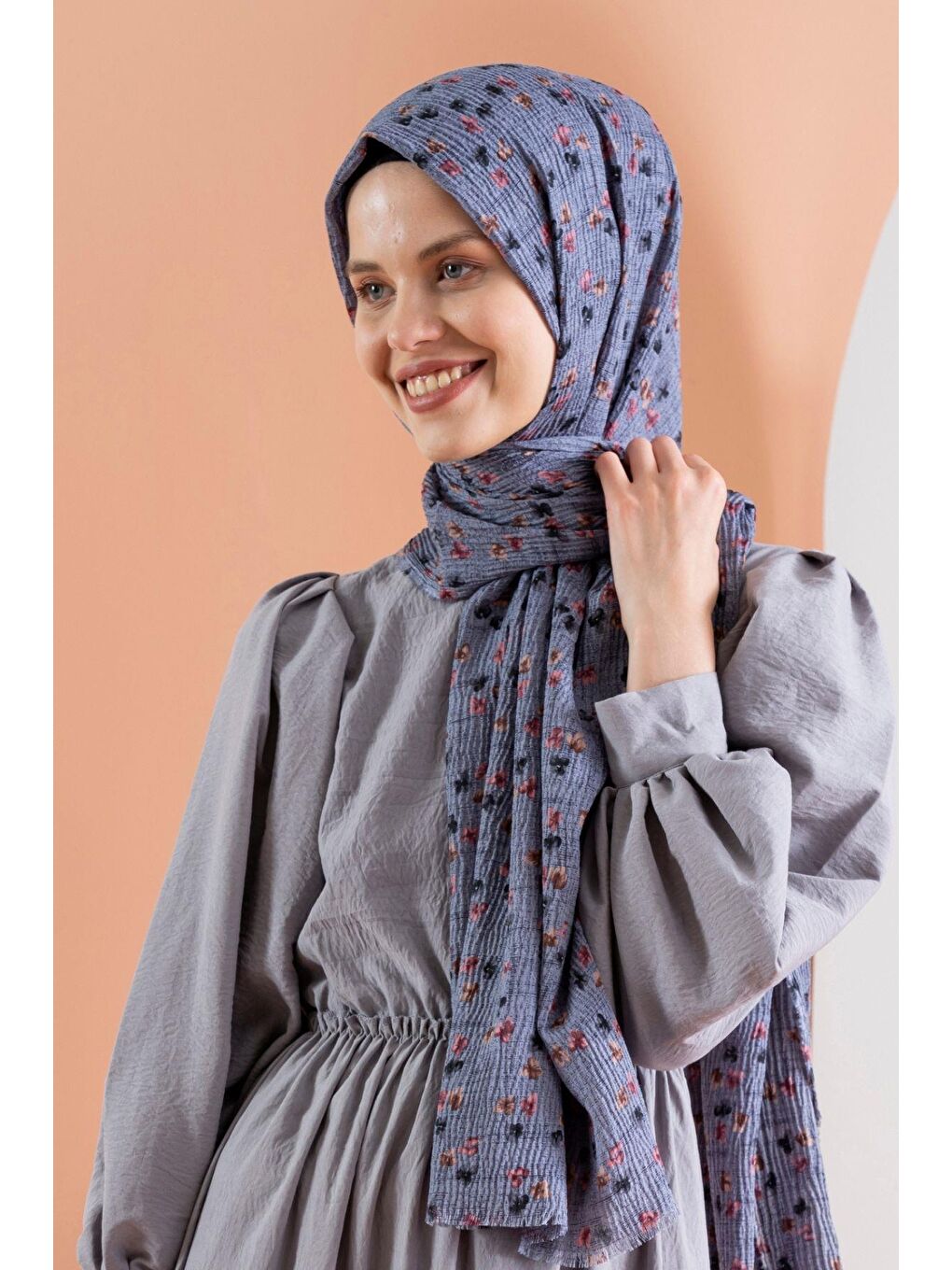 Gri Kadın Çiçek Desenli Kırışmaz Bürümcük Şal 190*80 Cm-1