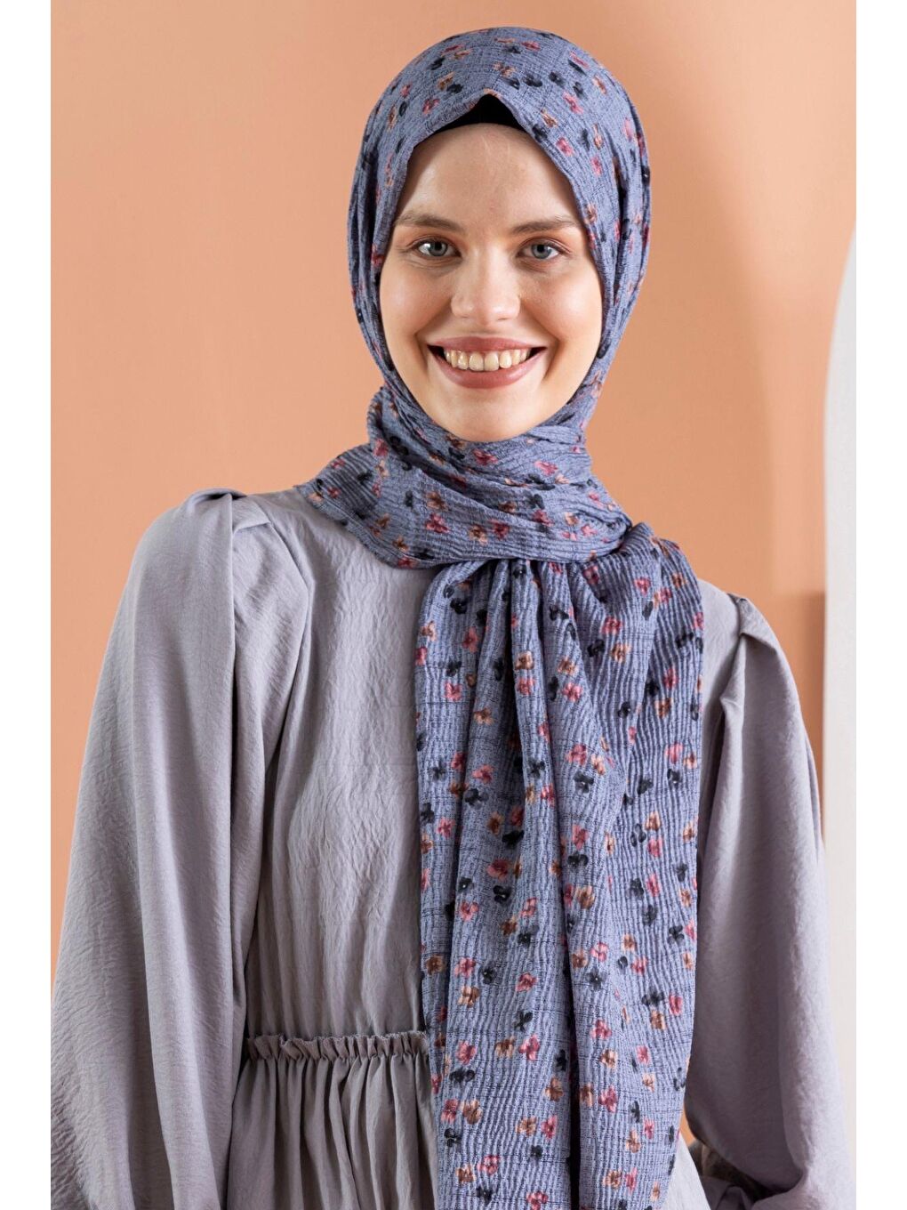 Gri Kadın Çiçek Desenli Kırışmaz Bürümcük Şal 190*80 Cm-2