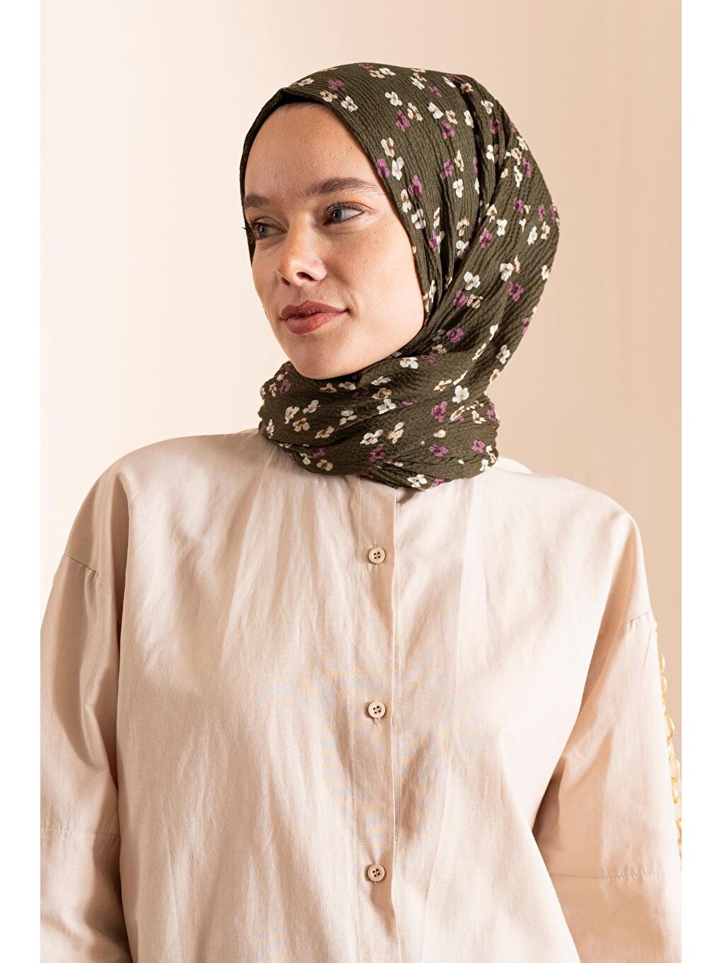 Yeşil Kadın Çiçek Desenli Kırışmaz Bürümcük Şal 190*80 Cm-1