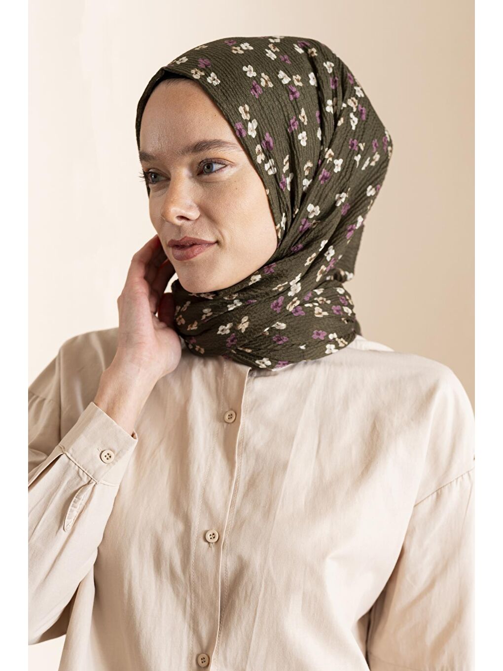 Yeşil Kadın Çiçek Desenli Kırışmaz Bürümcük Şal 190*80 Cm-2