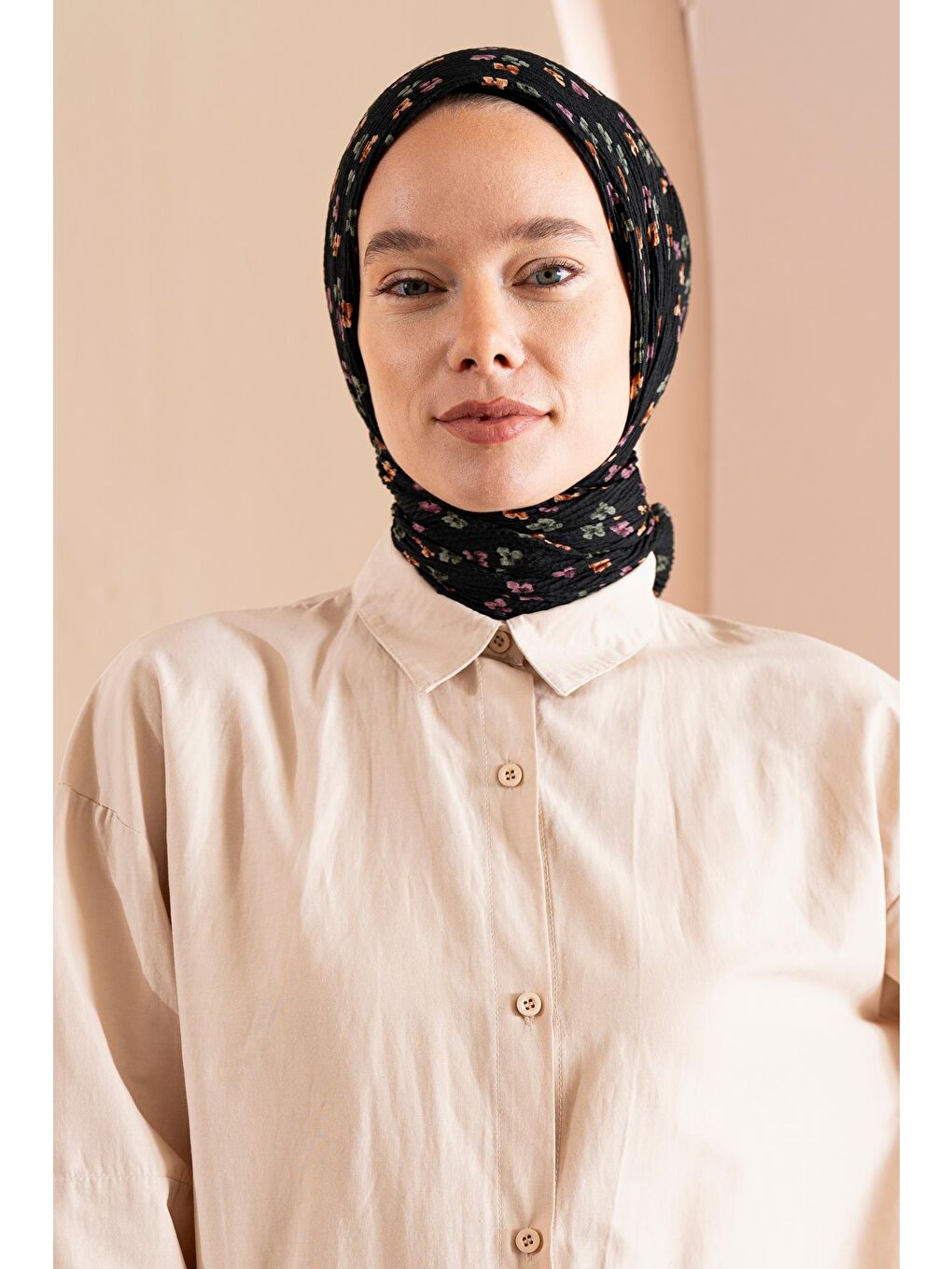 Siyah Kadın Çiçek Desenli Kırışmaz Bürümcük Şal 190*80 Cm-2