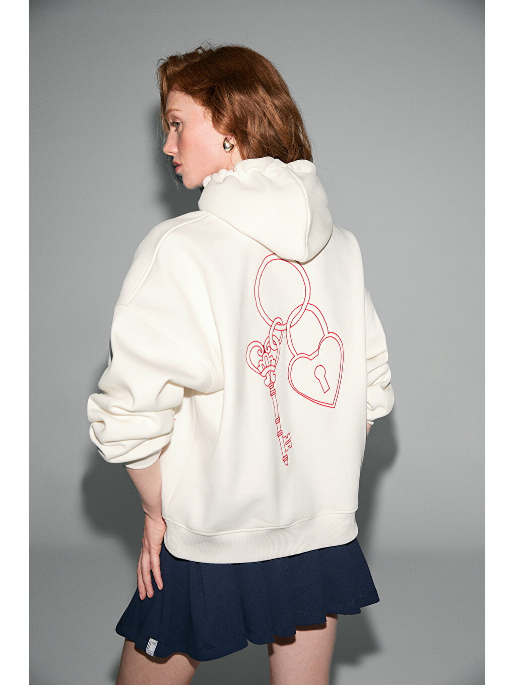 Jasses Kadın Oversize Nakışlı Kapüşonlu Beyaz Sweatshirt-5