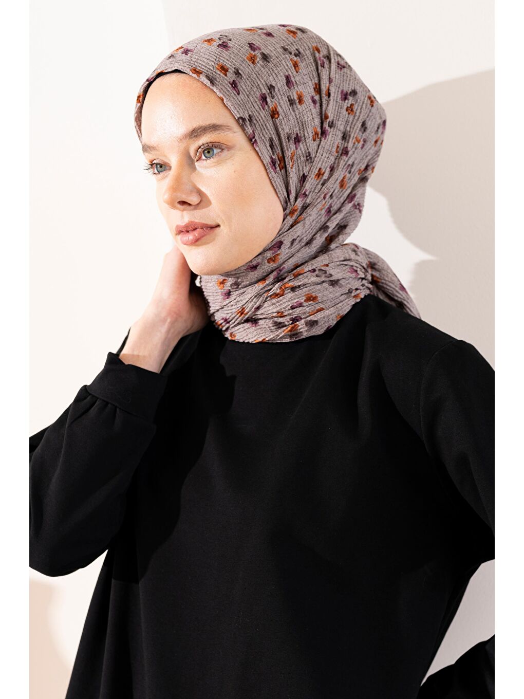 Bej Kadın Çiçek Desenli Kırışmaz Bürümcük Şal 190*80 Cm