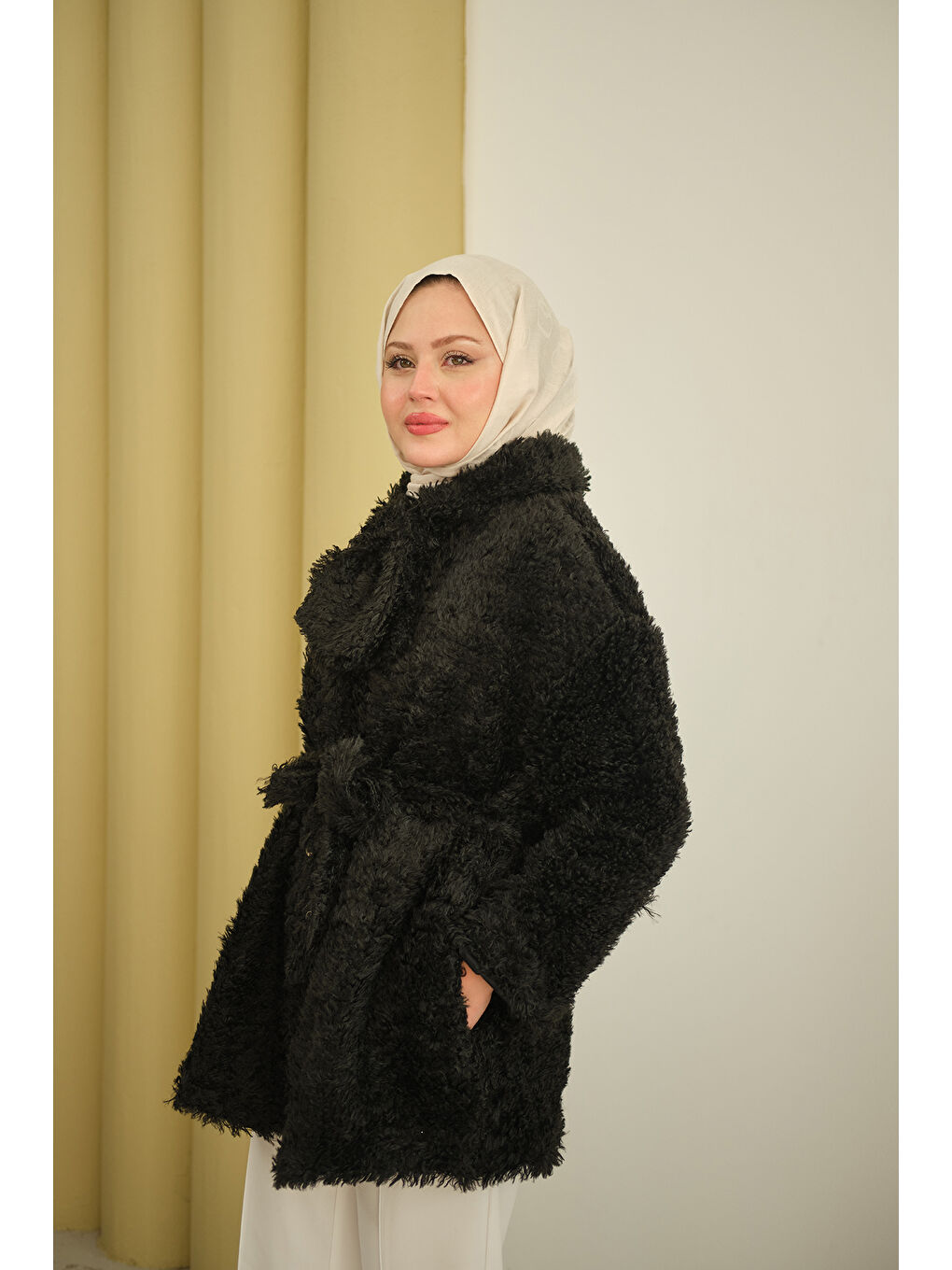 Kadın Yaka Bağlamalı Pelüş Hırka Siyah-4