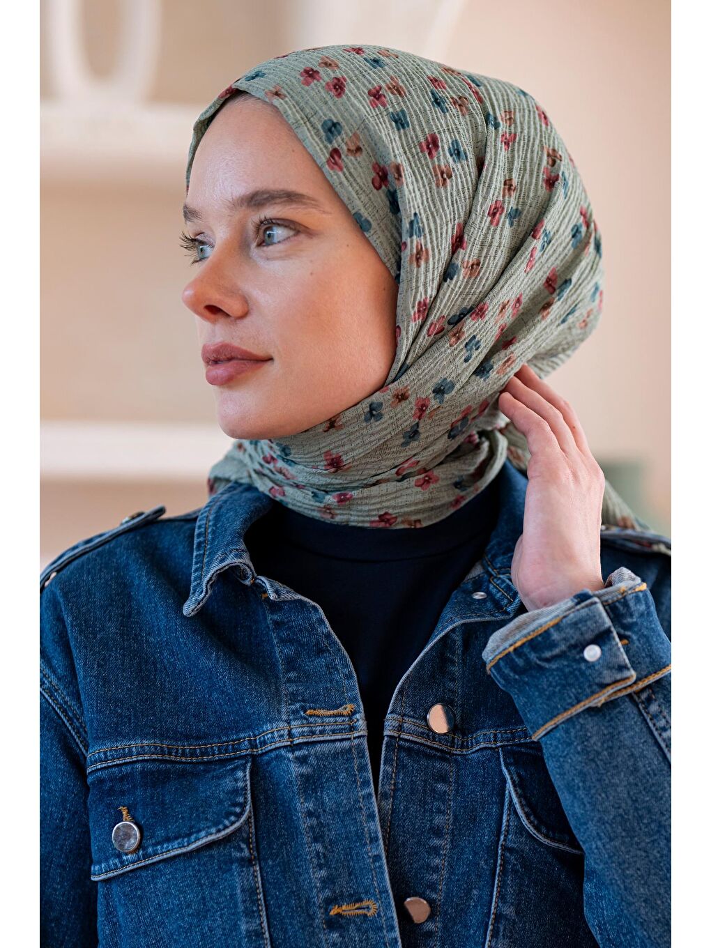 Yeşil Kadın Çiçek Desenli Kırışmaz Bürümcük Şal 190*80 Cm-2