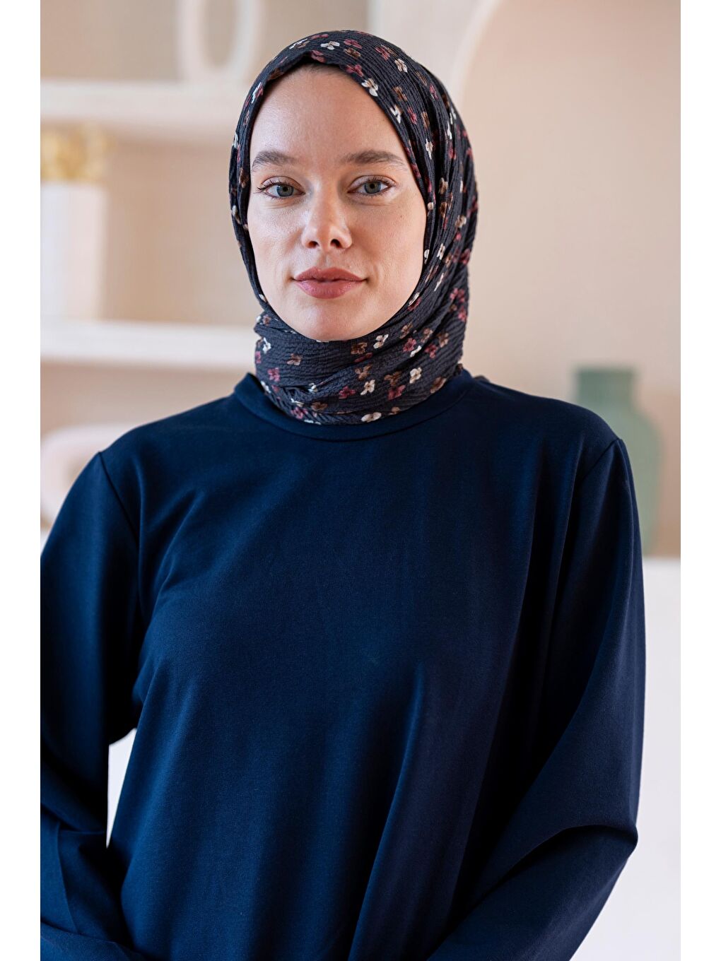 Gri Kadın Çiçek Desenli Kırışmaz Bürümcük Şal 190*80 Cm-1