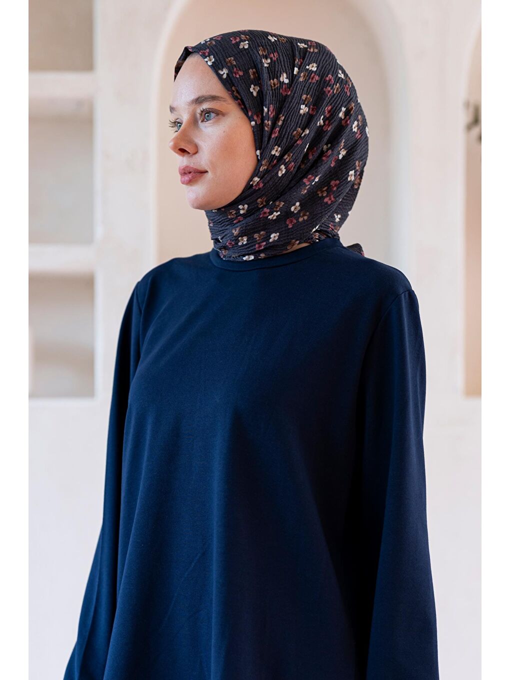 Gri Kadın Çiçek Desenli Kırışmaz Bürümcük Şal 190*80 Cm-2