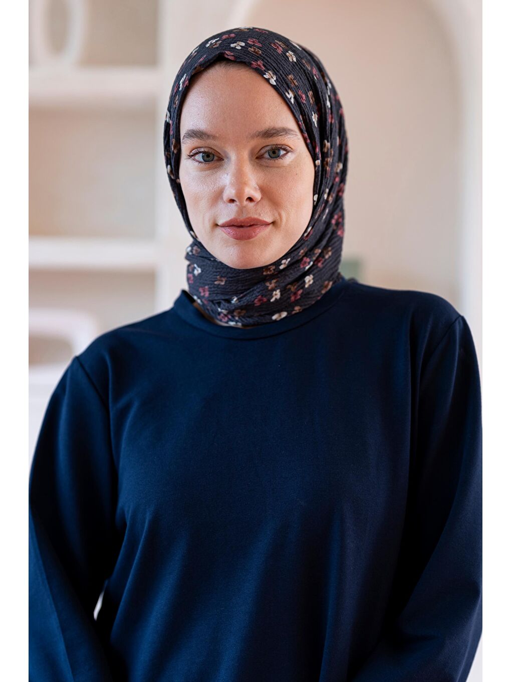 Gri Kadın Çiçek Desenli Kırışmaz Bürümcük Şal 190*80 Cm-3