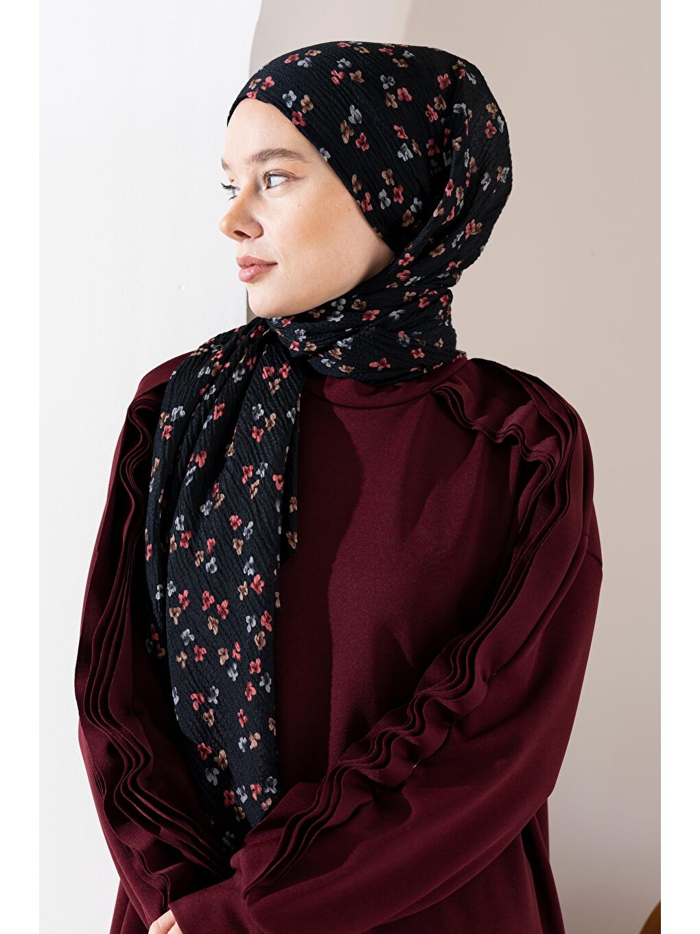 Siyah Kadın Çiçek Desenli Kırışmaz Bürümcük Şal 190*80 Cm-1