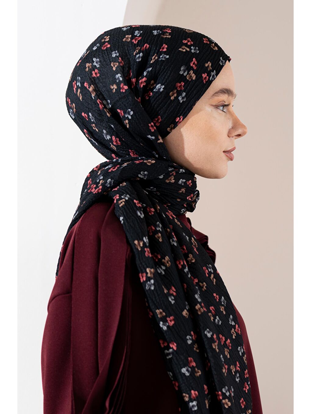 Siyah Kadın Çiçek Desenli Kırışmaz Bürümcük Şal 190*80 Cm-3
