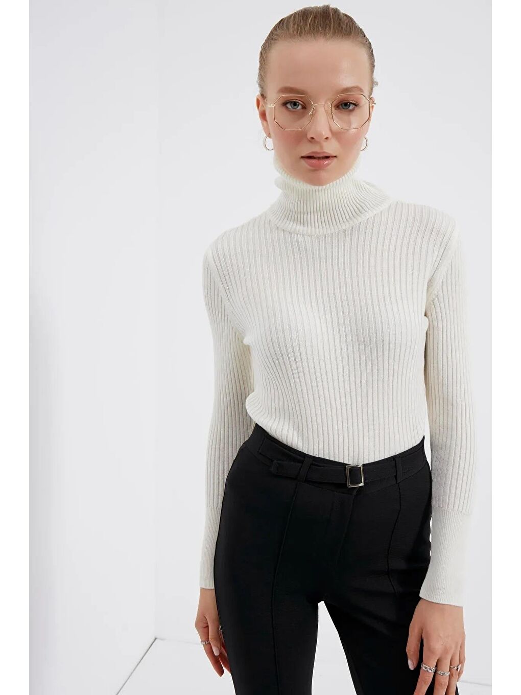 Kadın Beyaz Balıkçı Yaka Triko Kazak