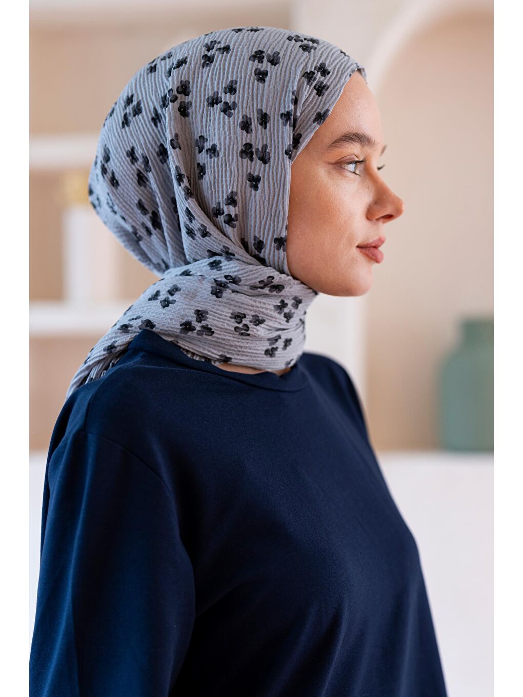 Gri Kadın Çiçek Desenli Kırışmaz Bürümcük Şal 190*80 Cm-2