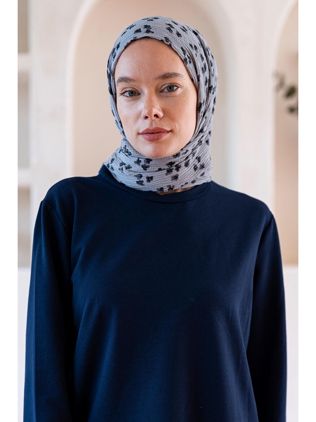 Gri Kadın Çiçek Desenli Kırışmaz Bürümcük Şal 190*80 Cm-3