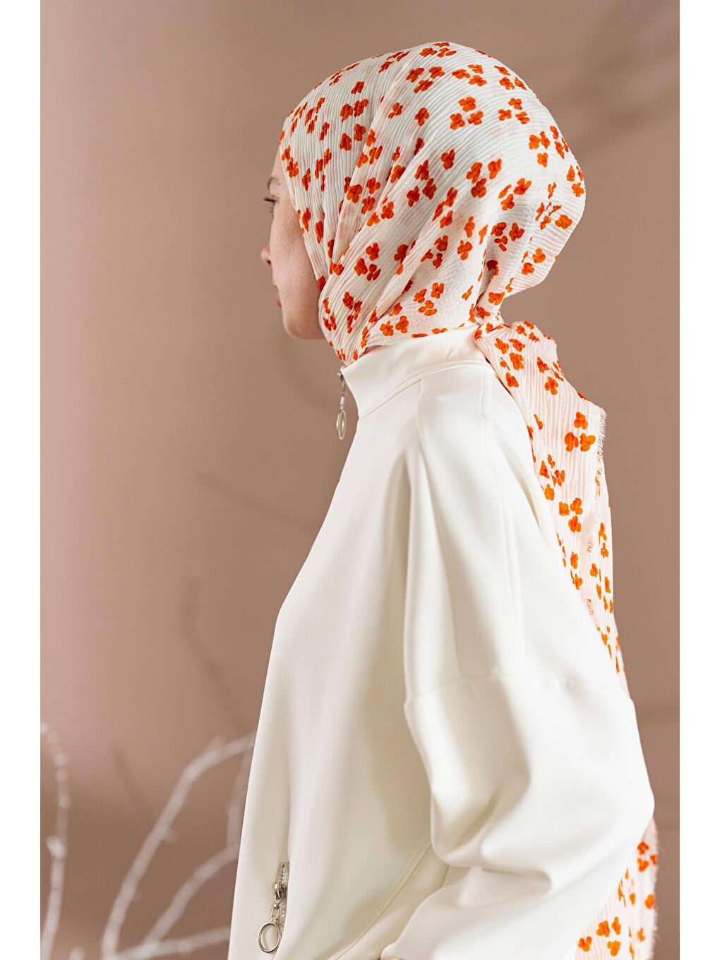 Turuncu Kadın Çiçek Desenli Kırışmaz Bürümcük Şal 190*80 Cm-2