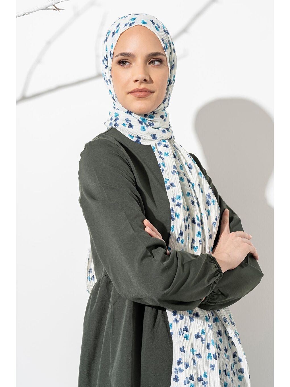 Ekru Kadın Çiçek Desenli Kırışmaz Bürümcük Şal 190*80 Cm-2