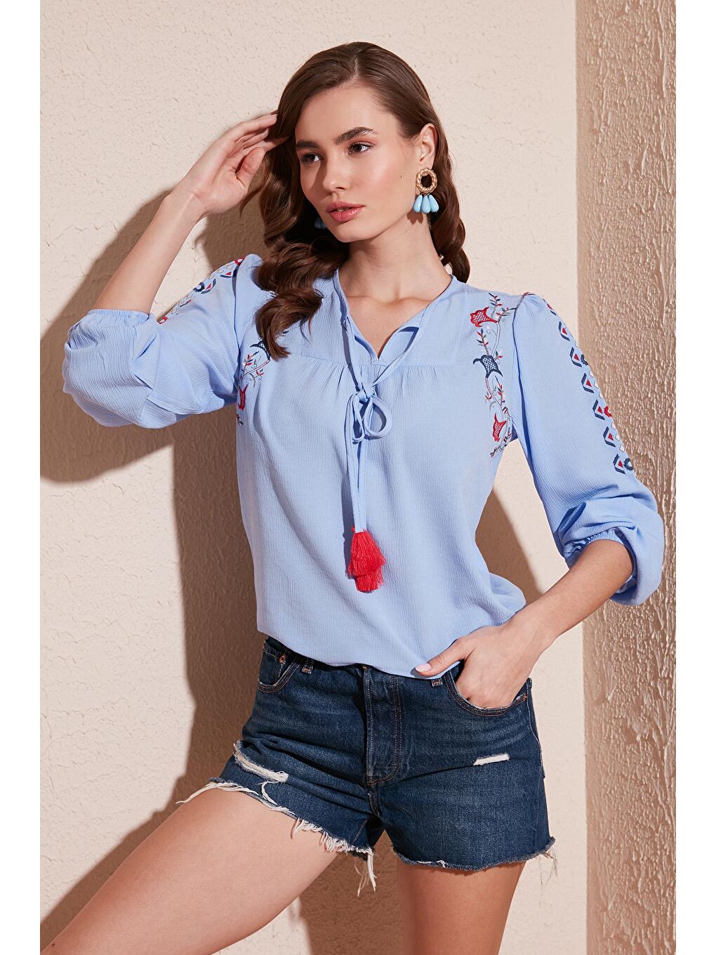 Mavi Pamuklu Regular Fit Nakış İşlemeli Bluz 611Bz0359-1