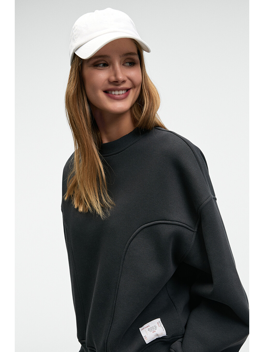 Serenya Kadın Pamuklu Etiket Detaylı Bisiklet Yaka Antrasit Sweatshirt-1