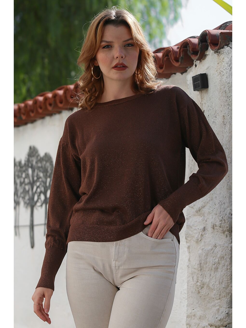 Kahverengi Yuvarlak Yaka Uzun Kol İnce Simli Triko Kazak 65 62-3