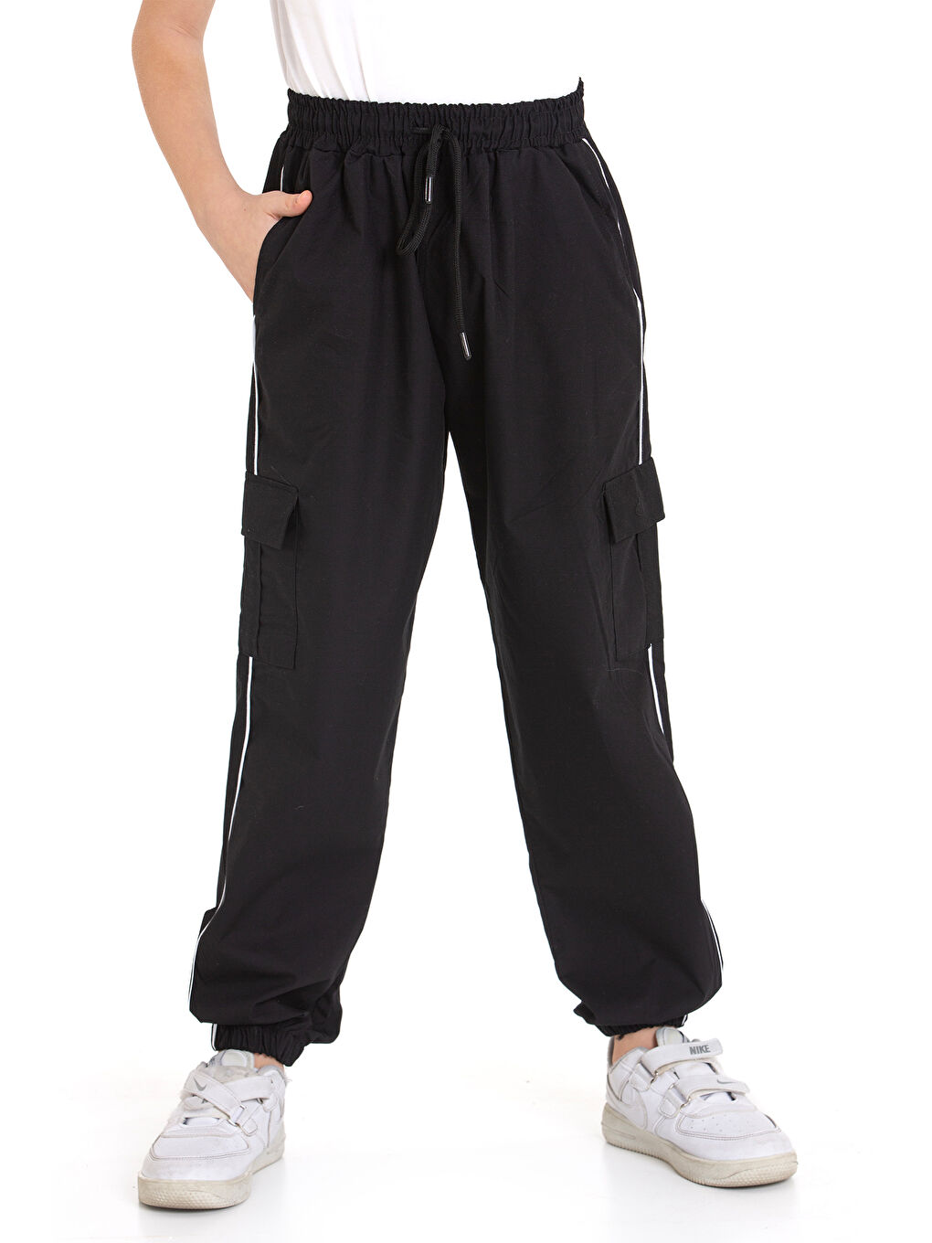 Siyah Erkek Çocuk 2'li Takım (Jogger Paraşüt Pantolon+Tişört) P1167-69-3