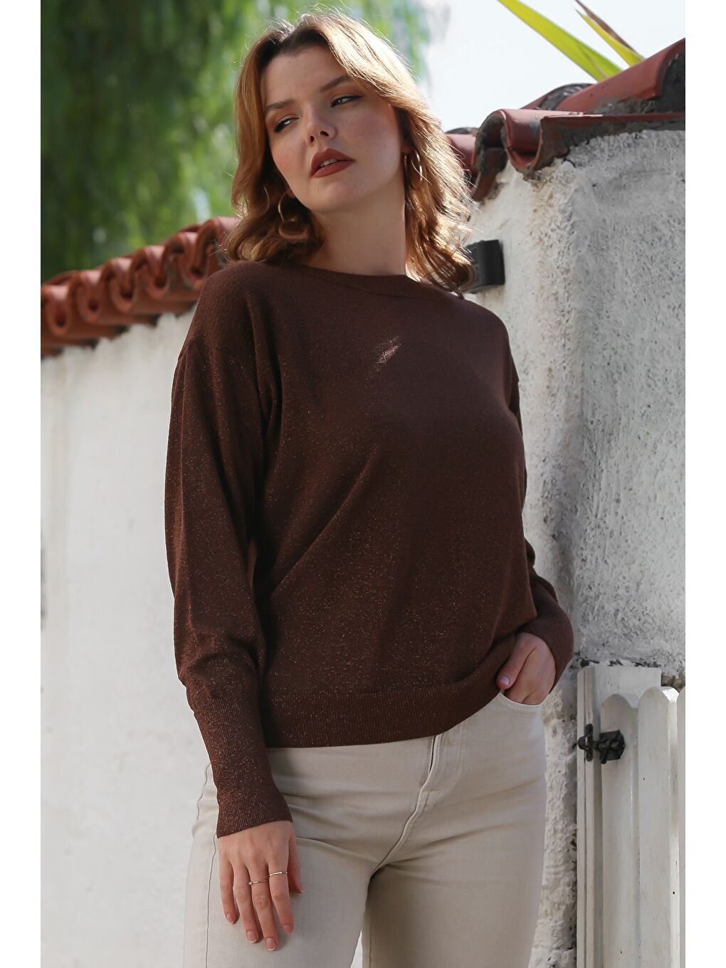 Kahverengi Yuvarlak Yaka Uzun Kol İnce Simli Triko Kazak 65 62-4