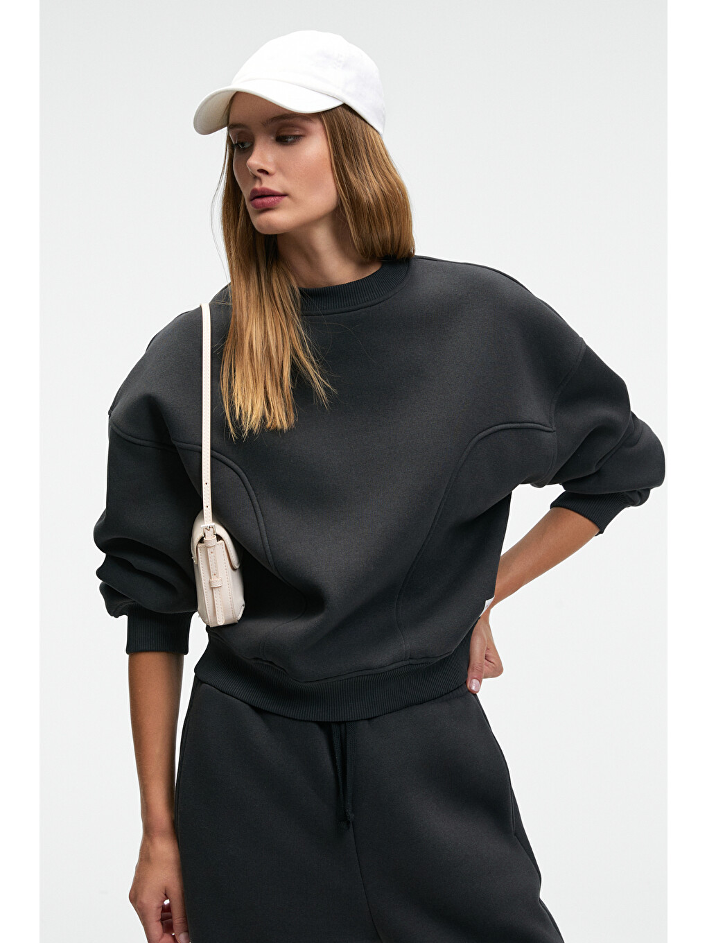 Serenya Kadın Pamuklu Etiket Detaylı Bisiklet Yaka Antrasit Sweatshirt-3