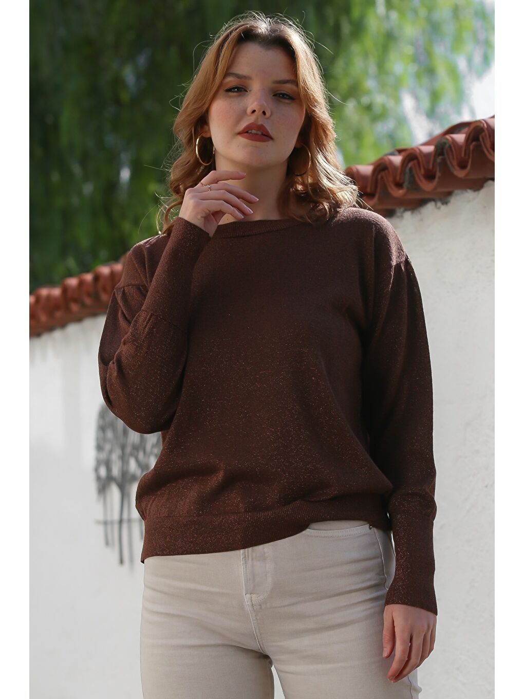 Kahverengi Yuvarlak Yaka Uzun Kol İnce Simli Triko Kazak 65 62-5