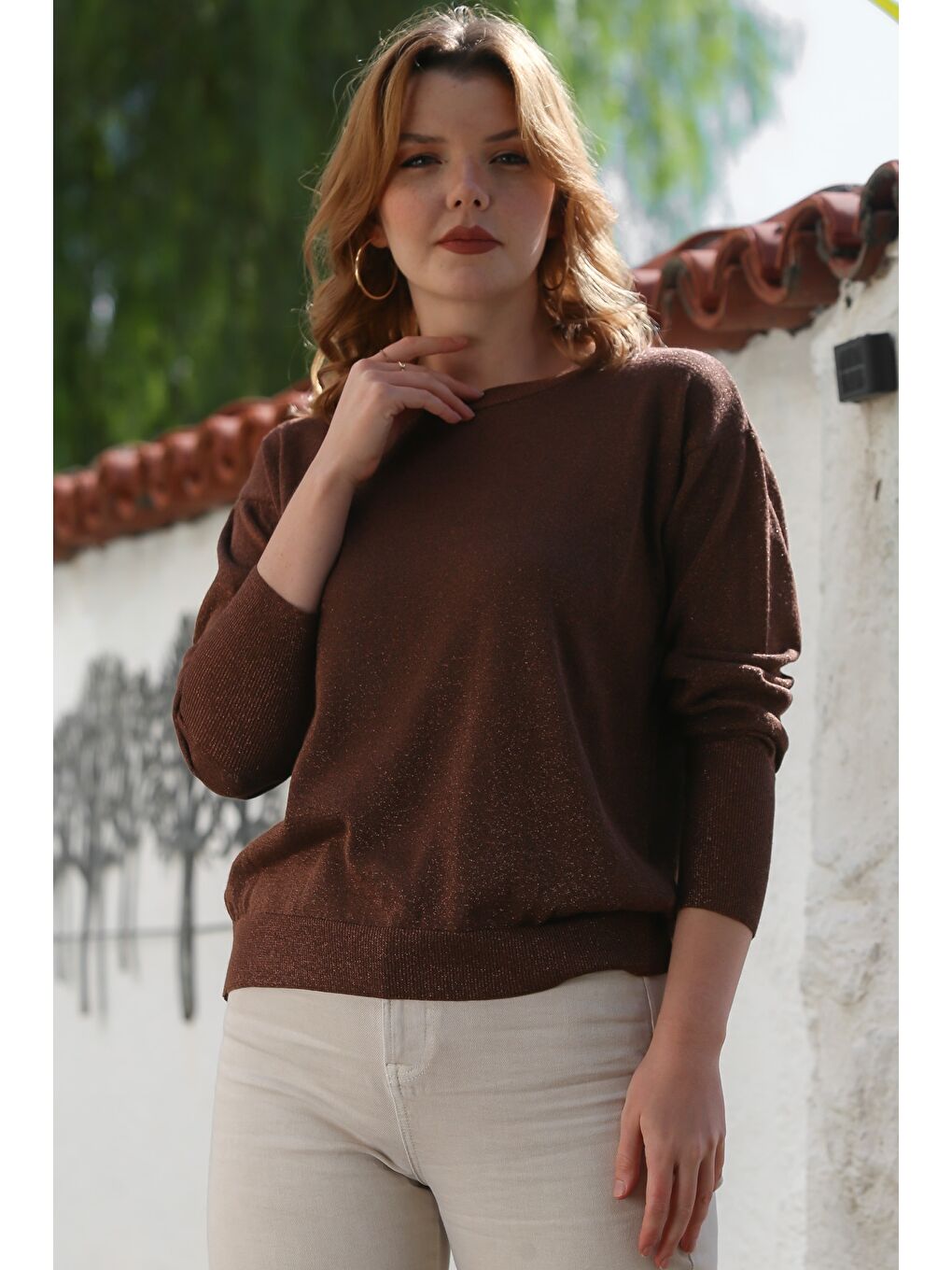 Kahverengi Yuvarlak Yaka Uzun Kol İnce Simli Triko Kazak 65 62-7