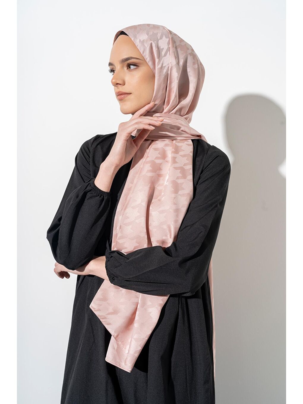 Pembe Kadın Tesettür Jakarlı Büyük Desen Kazayağı Şal-4