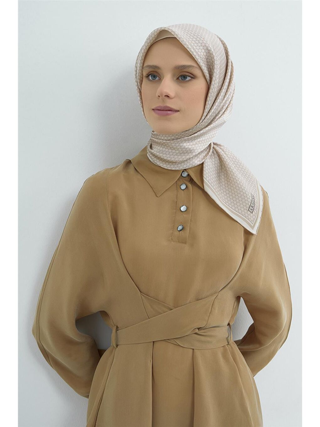 Bej Saf İpek Twill Eşarp 9528D 51-2