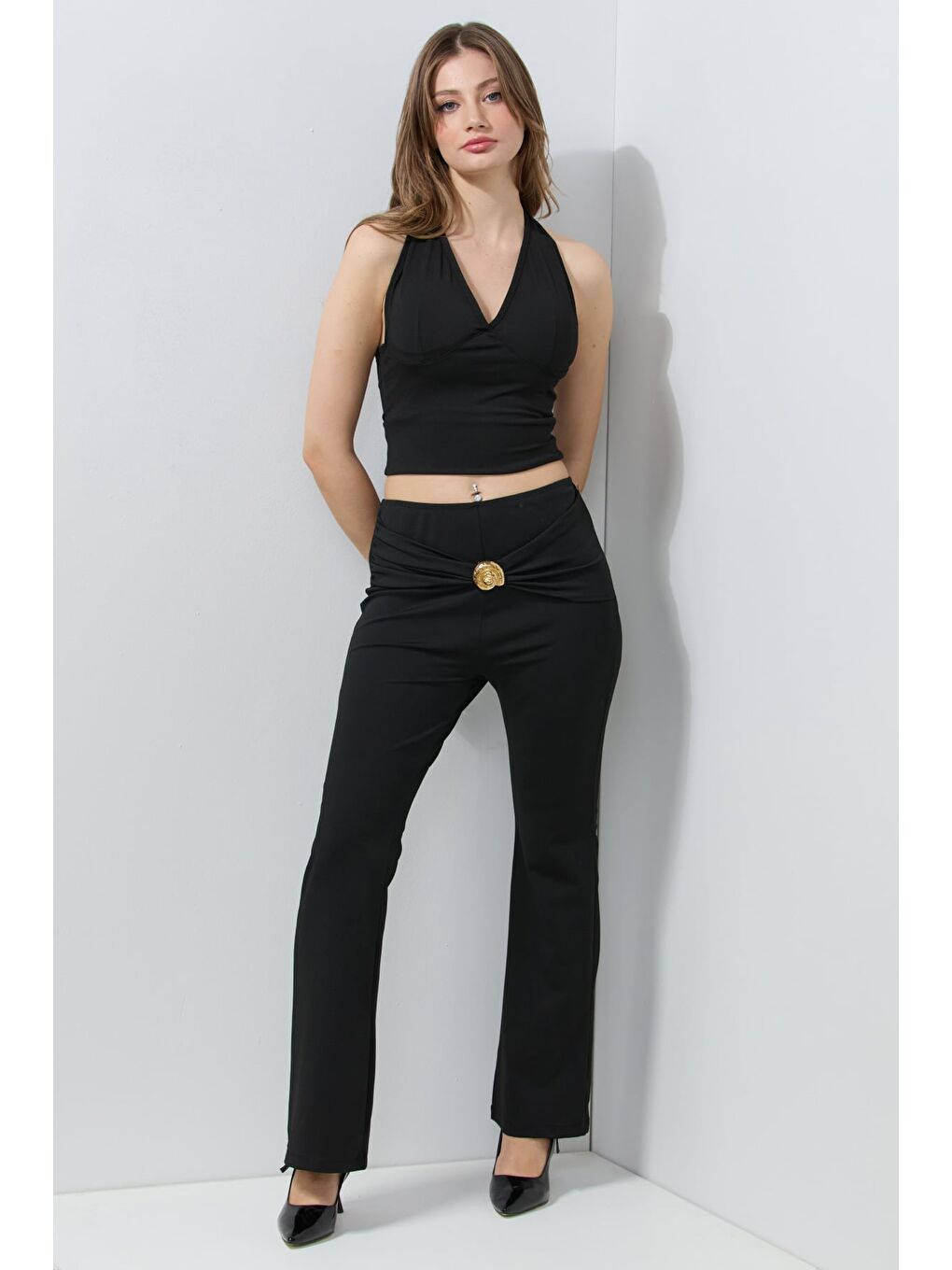 Siyah Kemer Aksesuarlı Dalgıç Kumaş Flare Pantolon-1