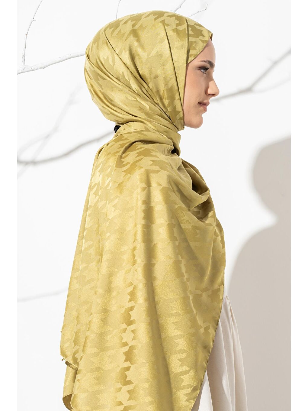 Yeşil Kadın Tesettür Jakarlı Büyük Desen Kazayağı Şal-3